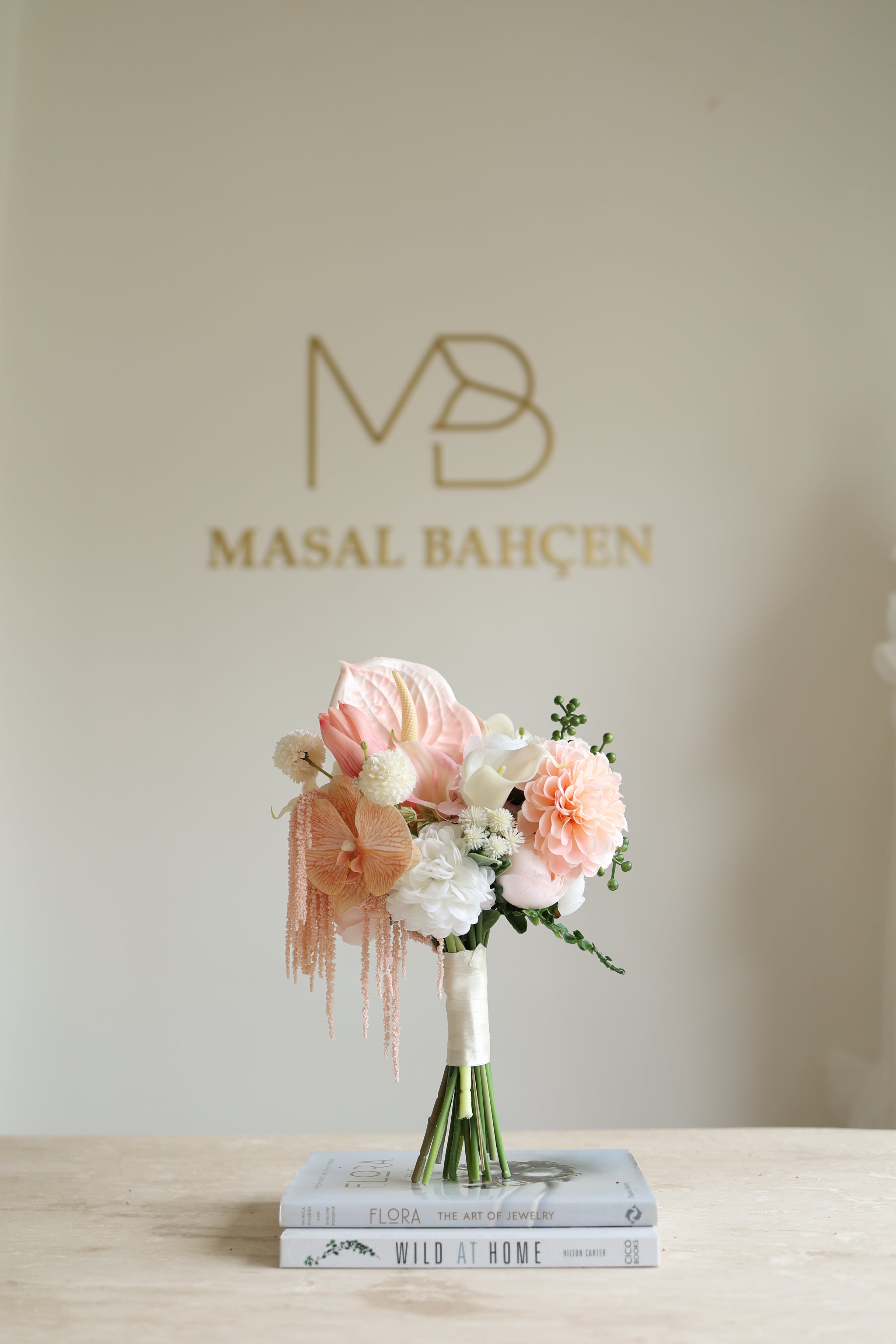 Pembenin Tonları - Zarif Masal